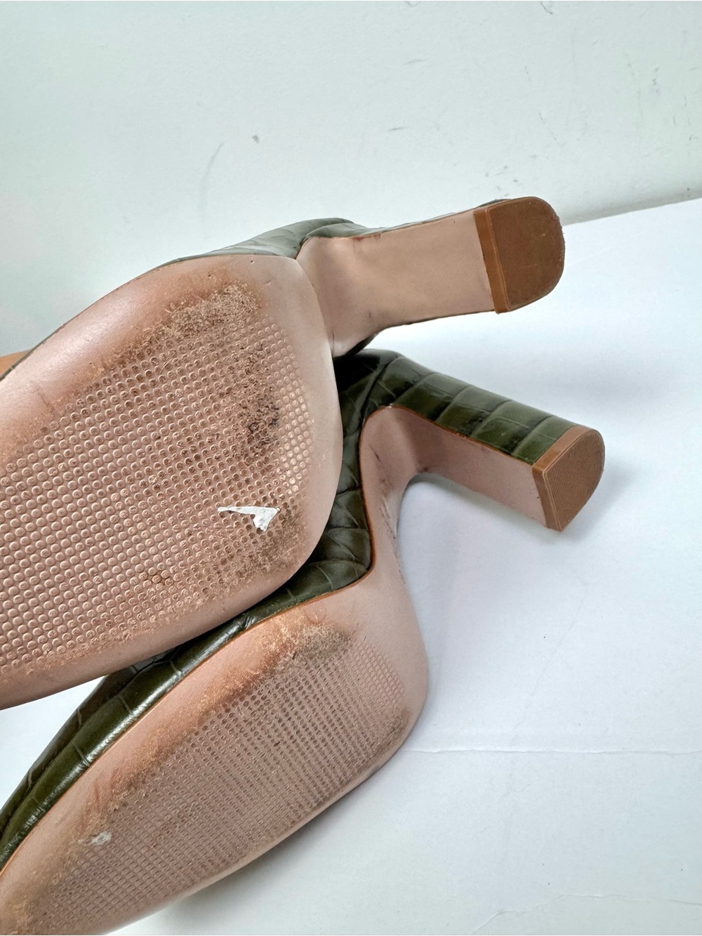 Schutz Gabrielle Olive Green Croc-Embossed Leather Boots Size 8 B - Picture 8 of 8